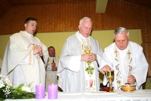 Slika topvijesti/godina2010/travanj/vojni ordinarijat/tx1_Osijek_08_04.jpg